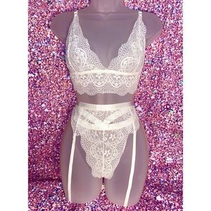 BRAND NEW SEXY WHITE LACE THREE PIECE LINGERIE SET